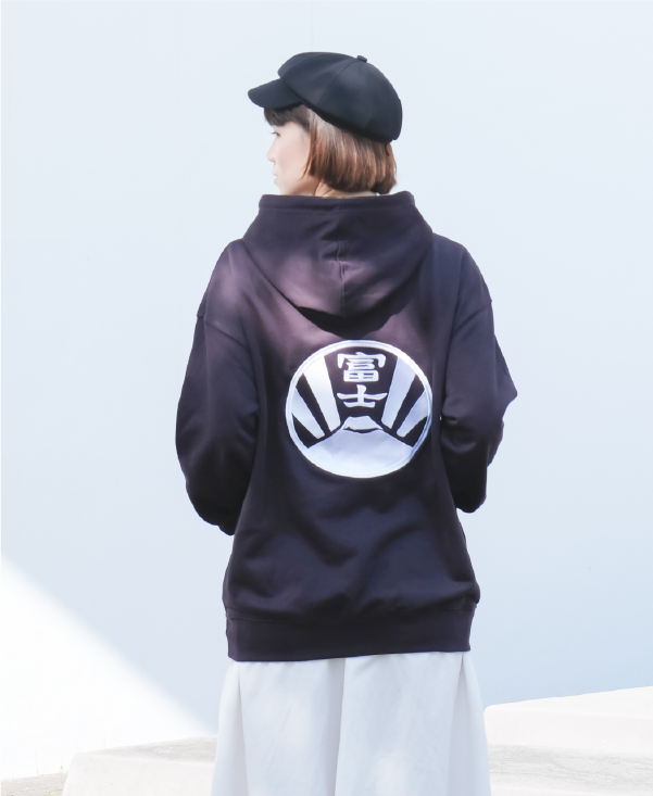 woman-in-black-cap-wearing-black-kamon-hoodie-back-view-Kamon-Hoodie-Hong-Kong-Kwun-Tong-Grandmama-store