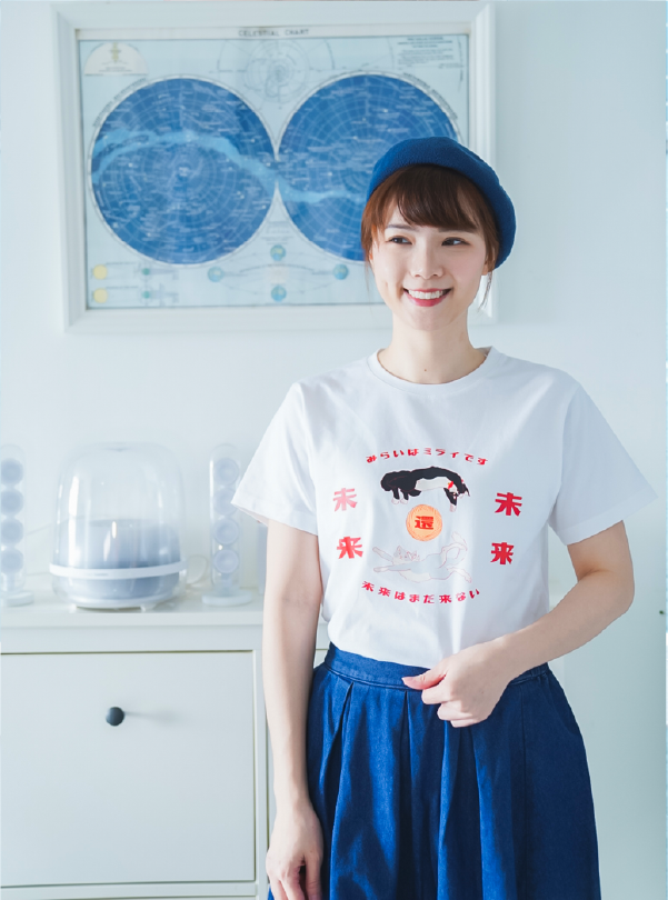 woman-in-blue-skirt-wearing-white-tee-with-red-cat-print-Lazy-Cat-Tee-Hong-Kong-Kwun-Tong-Grandmama-store